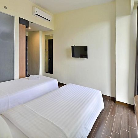 Whiz Prime Hotel Khatib Sulaiman Padang Padang  Luaran gambar