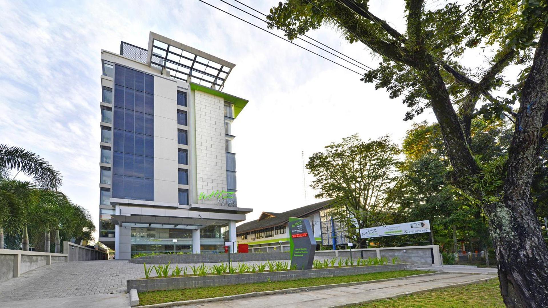 Whiz Prime Hotel Khatib Sulaiman Padang Luaran gambar