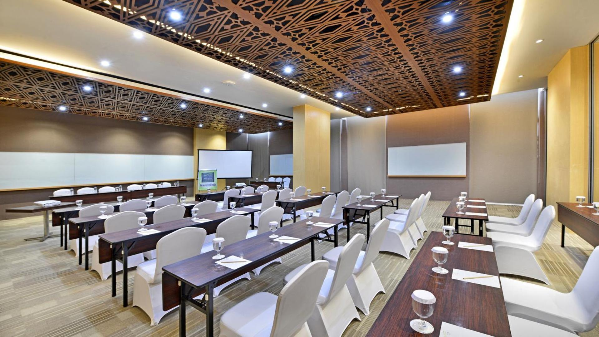 Whiz Prime Hotel Khatib Sulaiman Padang Luaran gambar