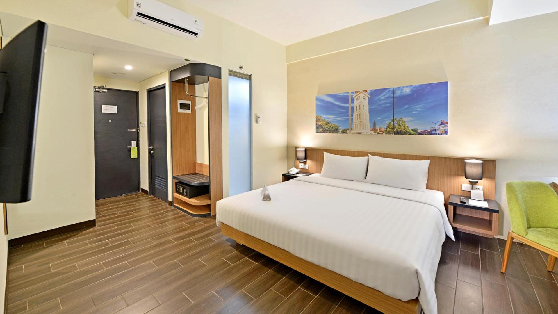 Whiz Prime Hotel Khatib Sulaiman Padang Luaran gambar