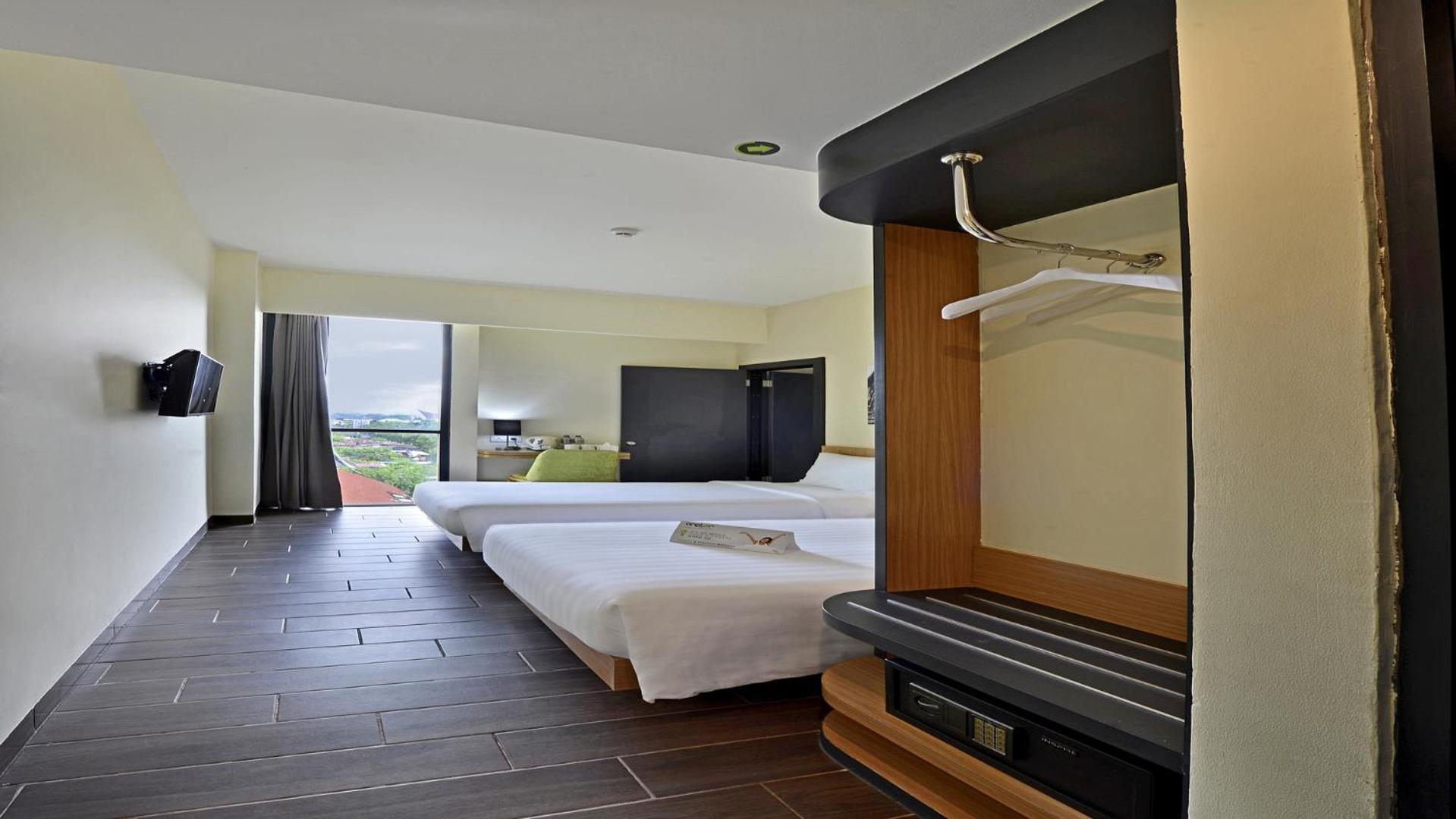 Whiz Prime Hotel Khatib Sulaiman Padang Luaran gambar