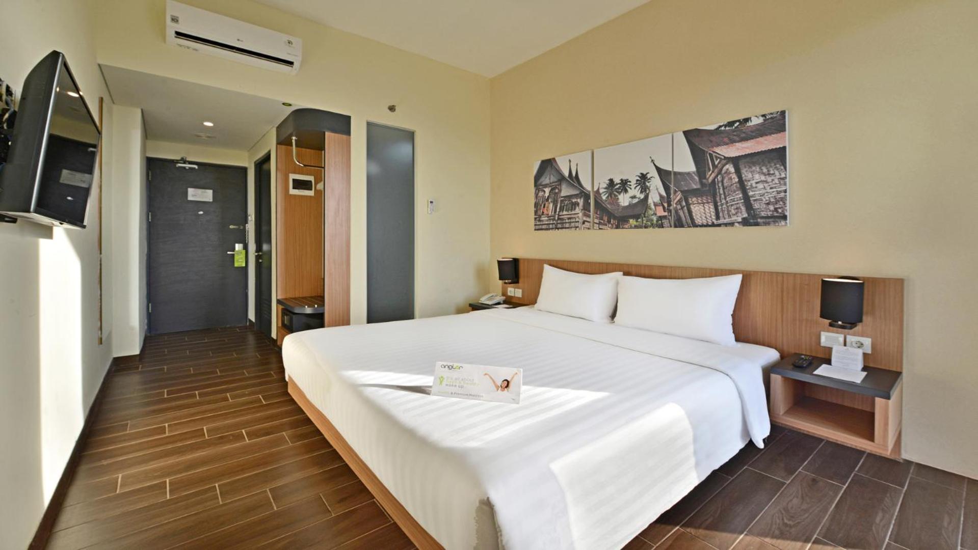 Whiz Prime Hotel Khatib Sulaiman Padang Luaran gambar