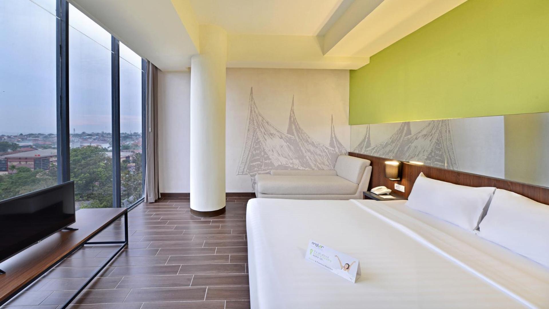 Whiz Prime Hotel Khatib Sulaiman Padang Luaran gambar