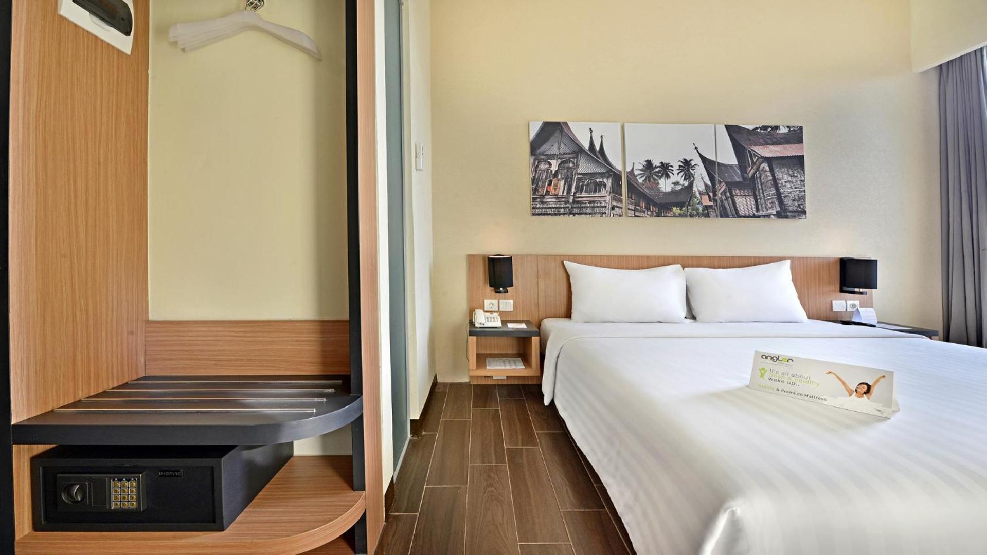 Whiz Prime Hotel Khatib Sulaiman Padang Luaran gambar
